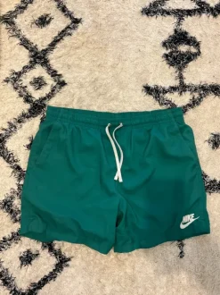 Nike sortsit XL