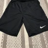 Nike urheilushortsit