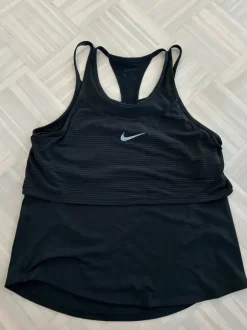 Nike urheilutoppi koko S
