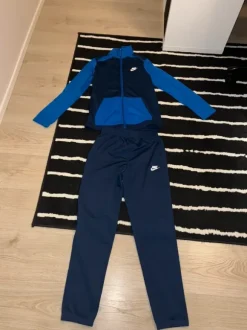 Nike verryytely puku