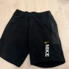 Niken shortsit