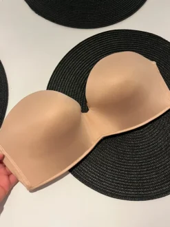 Olkaimettomat rintaliivit