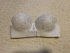 Olkaimettomat rintaliivit