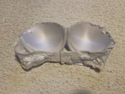 Olkaimettomat rintaliivit