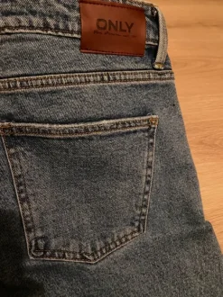 Only, suorat farkut.