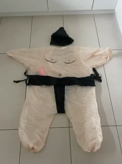 Oppustelig Sumodragt voksen