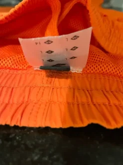 Oranssit uimashortsit