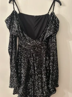 Paljetti shortsipuku