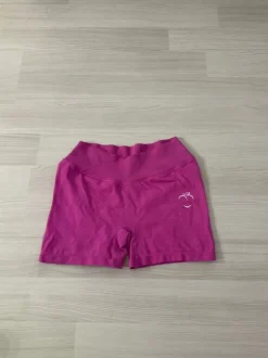 Peach urheilushortsit