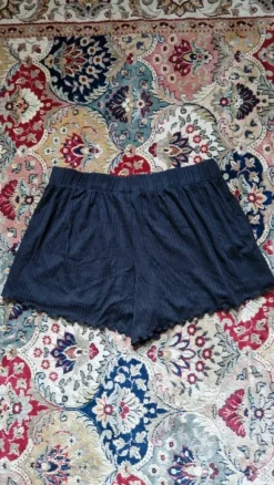 Pehmeät ja joustavat minishortsit