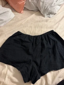 Pellavasekoite shortsit