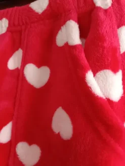 Piżama polarowa w serduszka r.M