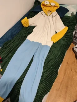 Piżama przebranie kostium The Simpson XS-S to rozmiar z metki ale pasuje nawet na rozmiar XL