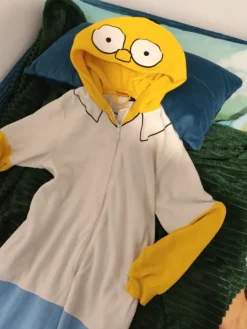 Piżama przebranie kostium The Simpson XS-S to rozmiar z metki ale pasuje nawet na rozmiar XL