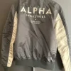 Pilottitakki, Alpha Industries
