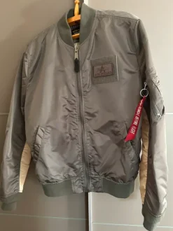 Pilottitakki, Alpha Industries