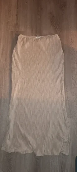 Pitkä hame, M