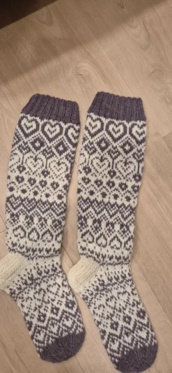 Pitkävartiset villasukat