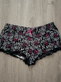 Playboy yökkärishortsit