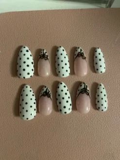 polka dots nails