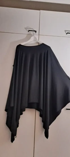 Poncho-mallinen viitta