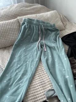 Pörröiset yöhousut