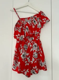 Punainen kukkakuvioitu shortsihaalari 38