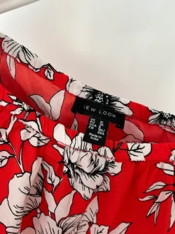 Punainen kukkakuvioitu shortsihaalari 38