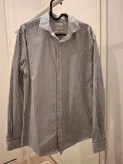 Raidallinen kauluspaita