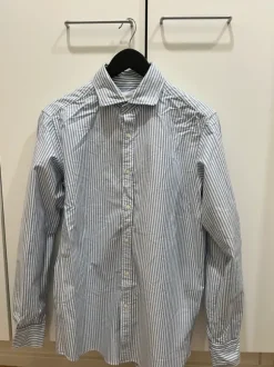 Raidallinen kauluspaita