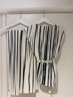 Raidallinen Reserved-setti (toppi ja housut)