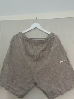 Raidalliset Pull&Bear shortsit