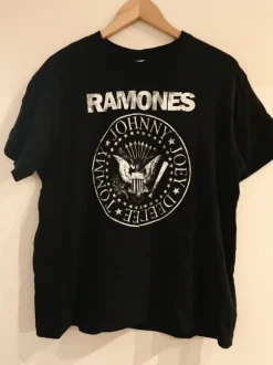 Ramones t-paita