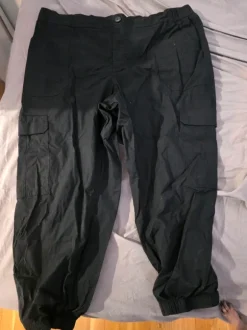 Reitmansin capri-tyyliset kesähousut