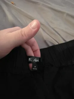 Reitmansin capri-tyyliset kesähousut