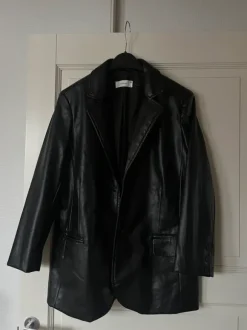 Reserved tekonahka bleiseri