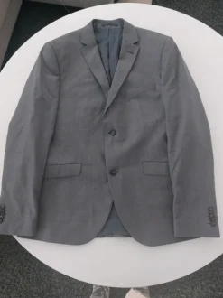 Riley Stanton puvuntakki 54 ja housut 56