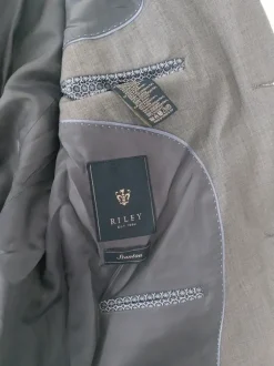 Riley Stanton puvuntakki 54 ja housut 56