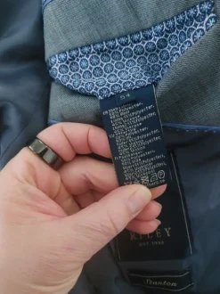 Riley Stanton puvuntakki 54 ja housut 56