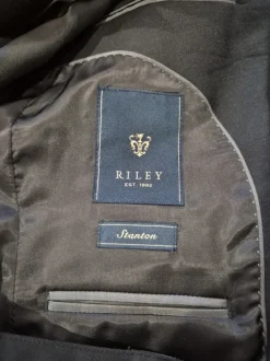 Rileyn musta pukusetti