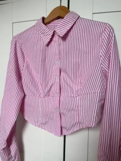 Różowa koszula taliowana