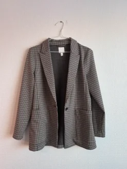 Ruskeakuvioinen H&M-bleiseri