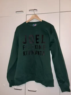 Russell kollegepaita