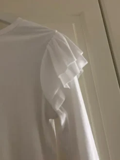 Röyhelöhihainen paita