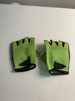 Salihanskat tai pyöräilyhanskat, käyttämättömät