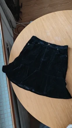 Samettinen musta Monki hame