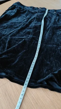 Samettinen musta Monki hame