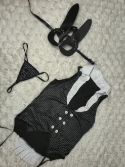 Sexy krolik z maską