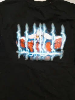 Siisti käytetty t-paita, kuvat molemmilla puolin.