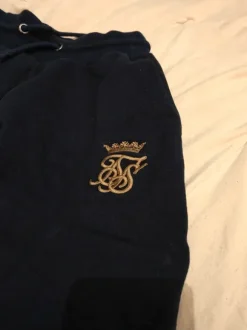 Siksilk collegehousut